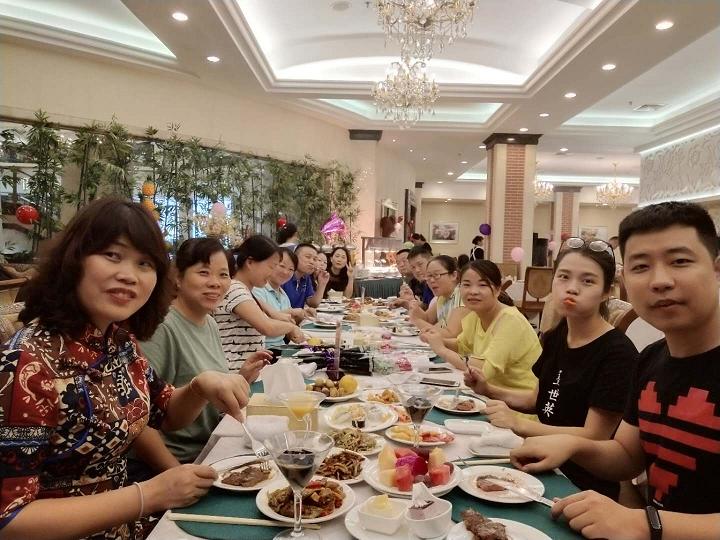 公司员工聚餐